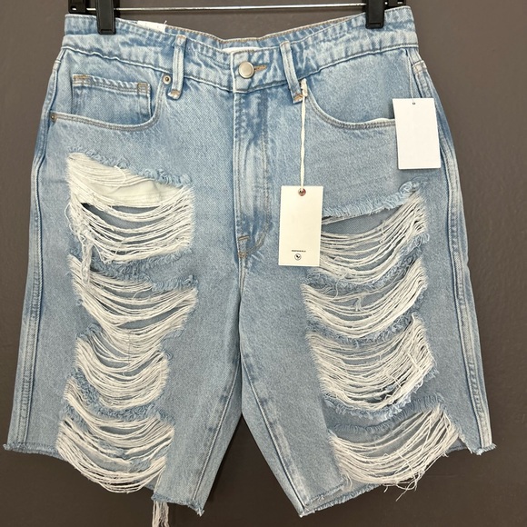 GOOD AMERICAN NWT Jean Shorts thighs distressing. - Picture 8 of 8